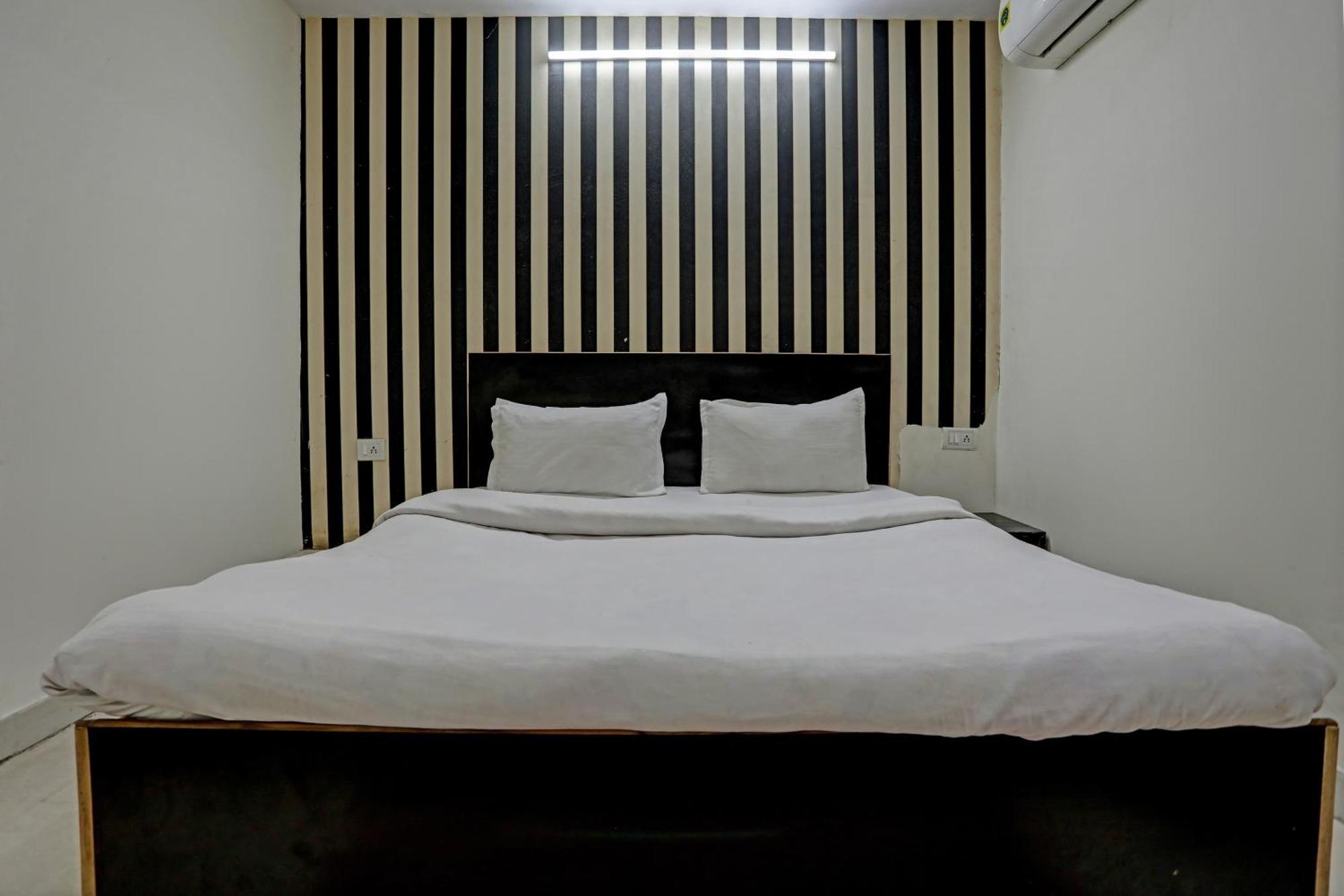 Hotel O Kanak Palace New Delhi Ngoại thất bức ảnh