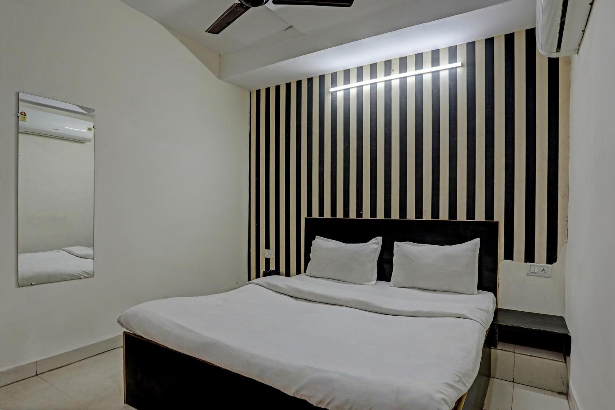 Hotel O Kanak Palace New Delhi Ngoại thất bức ảnh