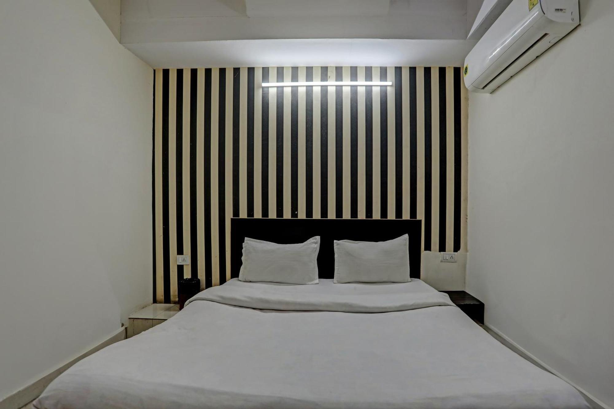 Hotel O Kanak Palace New Delhi Ngoại thất bức ảnh